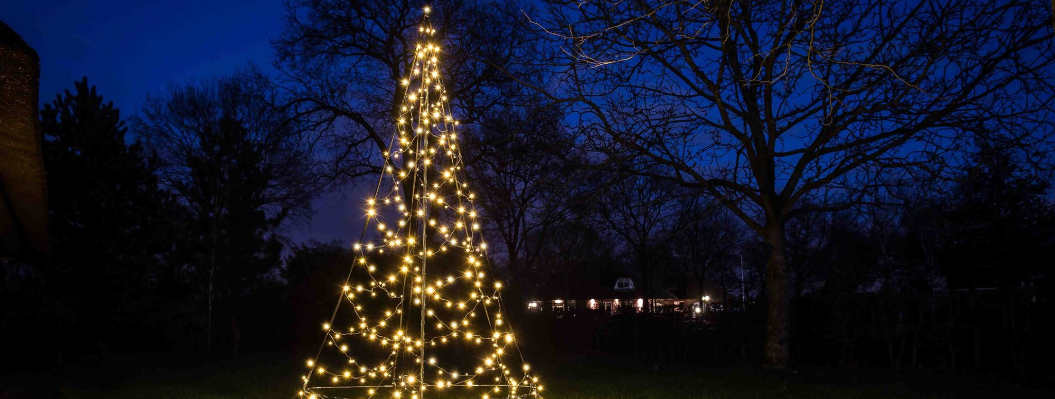 LED kerstboom: vlaggenmast verlichting van Fairybell | KoopKerstverlichting.nl